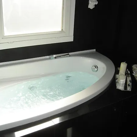 Bed & Breakfast Domus Borgognona Rome