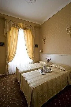 Domus Borgognona Bed & Breakfast Rome