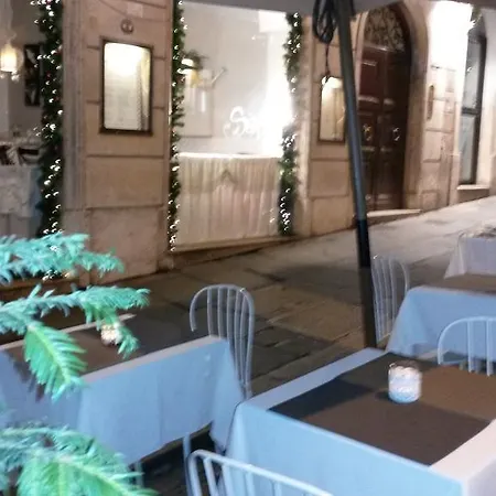 Domus Borgognona ホテル 2*