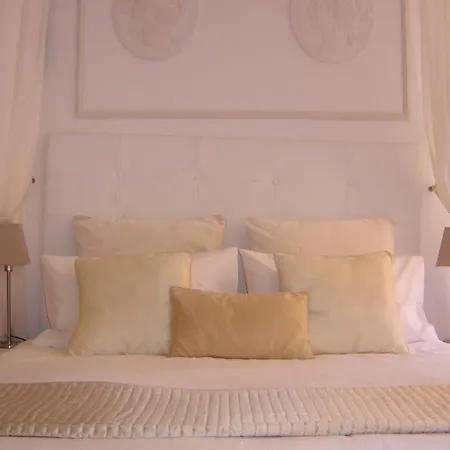 Domus Borgognona Hotel Rome