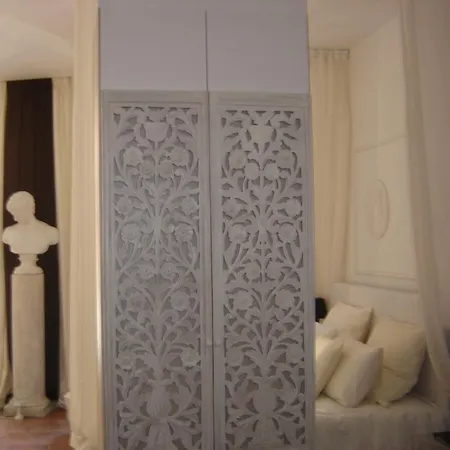 Hotel Domus Borgognona Rome
