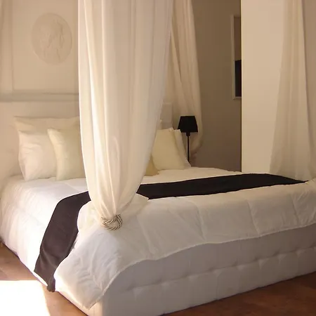 Domus Borgognona Hotel Rome