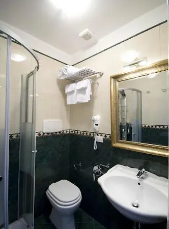 Hotel Domus Borgognona 2*