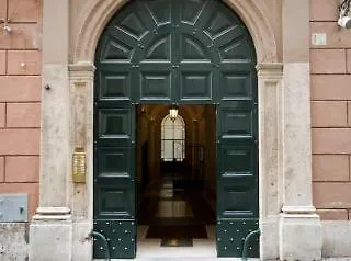 Domus Borgognona Hotel